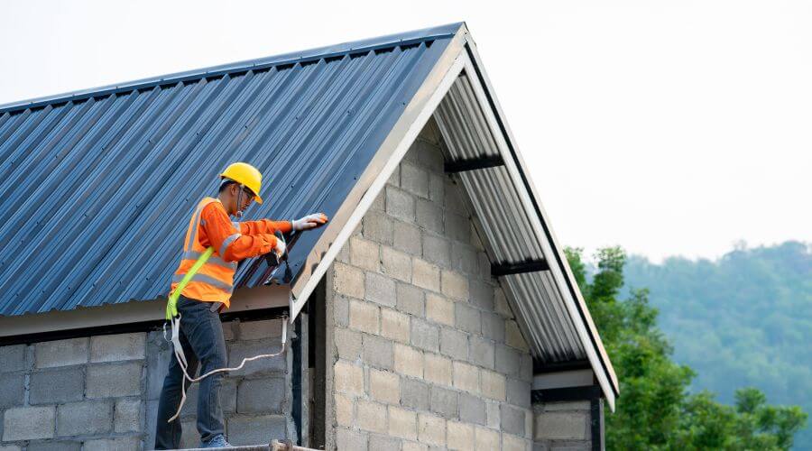 Professional gutter cleaning in Justice, IL